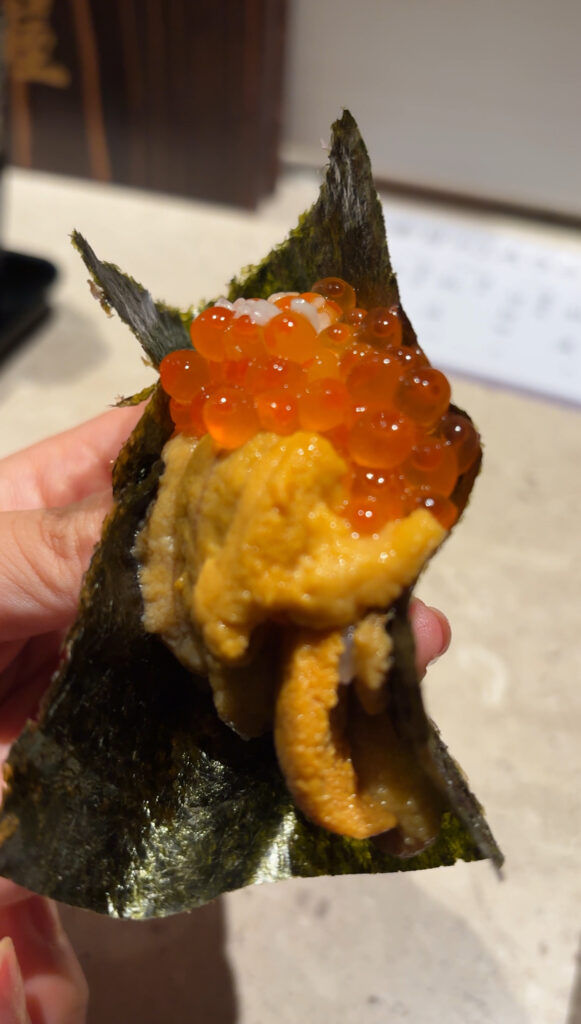 世壱屋/よいちや 札幌すすきの店 うにいくら丼 海苔を巻いた