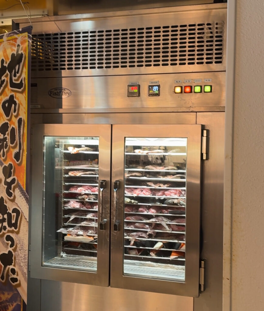 店内仕込みの「一夜干し」：鮮度を閉じ込める職人技