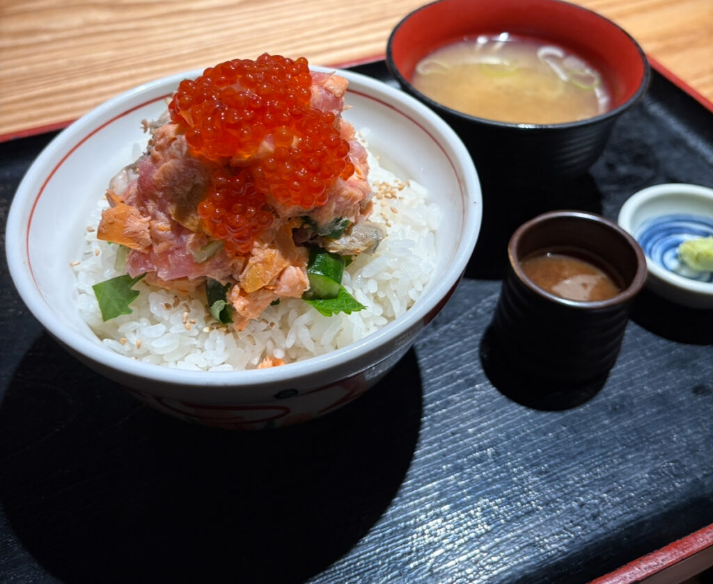一夜干しと海鮮丼 できたて屋 花まる丼